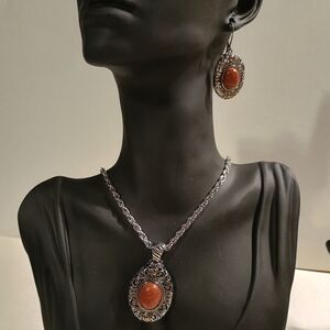 Elegant Chrome and Sun Stone Pendant Necklace Set